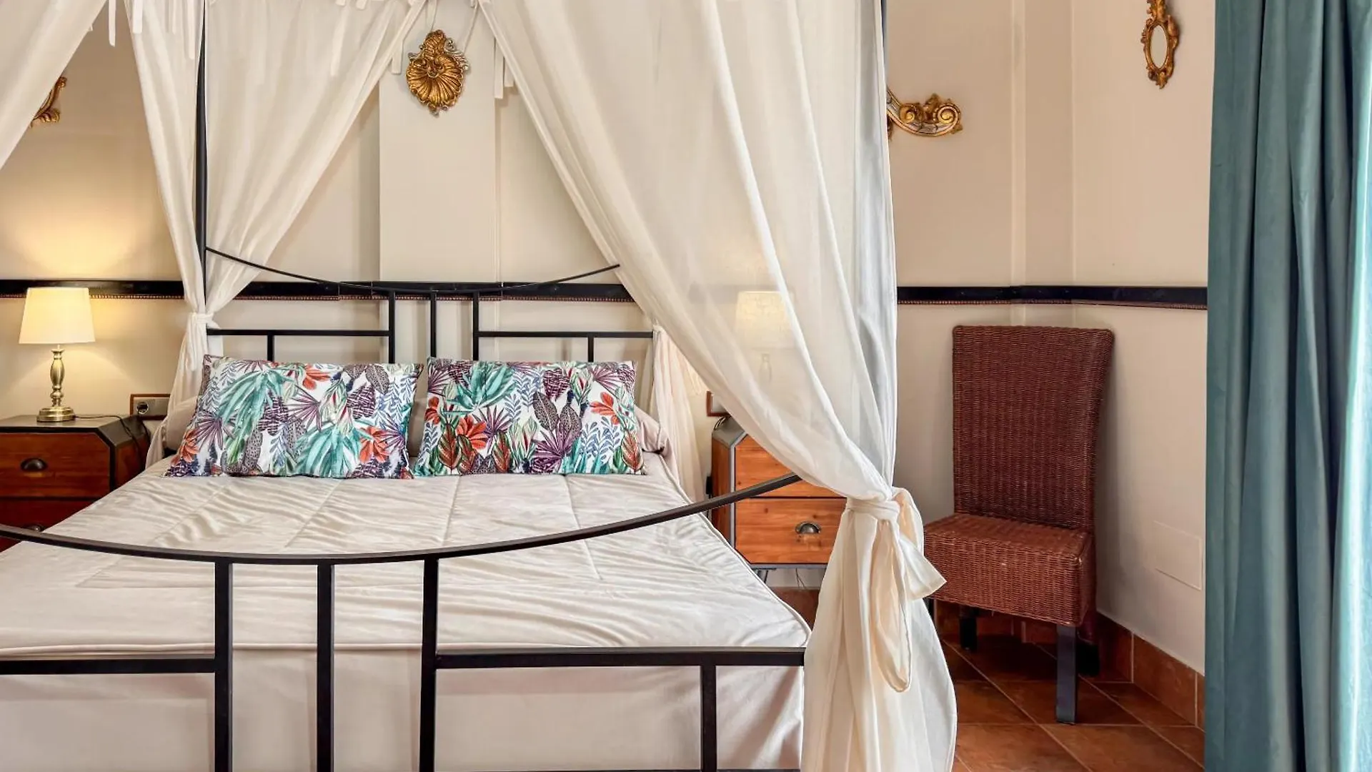 Hotel Valsequillo contacts